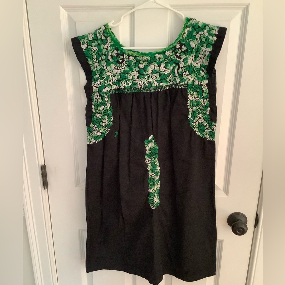 Mi Golondrina embroidered dress Sz large